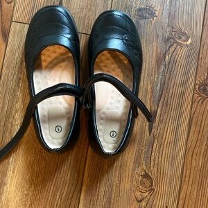 Girls black mary Jane’s shoes